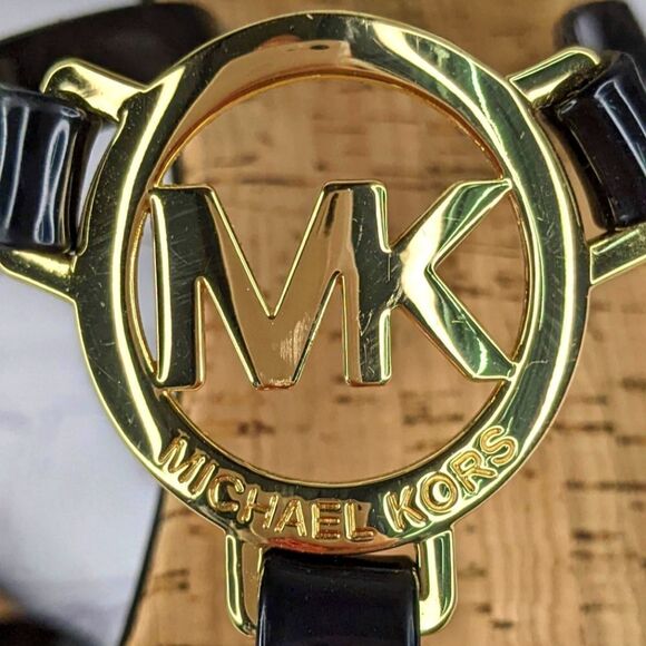 Michael Kors MK Charm Jelly Thong Sandals - Picture 7 of 9